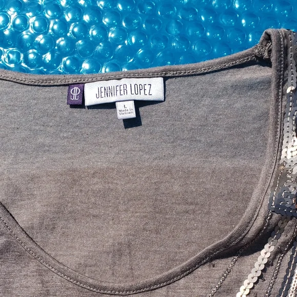 2 tank tops - Picture 6 of 13